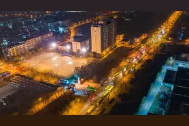 凌晨4点，西安高校灯火通明！一排排大巴车送学生返乡视频封面