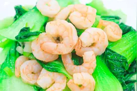 厨师长分享清炒虾仁窍门，搭配青菜炒，鲜嫩滑嫩，3分钟出锅