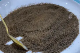 六个月宝宝就可以添加猪肝，宝妈这样做一点也不腥，就是太麻烦！视频封面