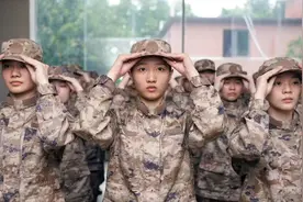 卸红妆换戎装！广州43名女兵明起奔军营，其中还有一对孪生姐妹花视频封面