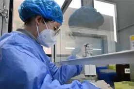 痛心！河北突现新冠死亡案例，专家一席话让人安心，别慌视频封面