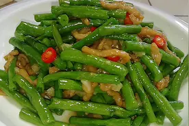 秋天豇豆肉丝这样做真好吃，清脆爽口滑嫩鲜香，简单易做还好吃