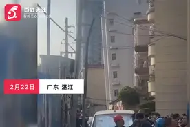 住户谈湛江三栋民房倾斜开裂：被吓得腿软 很多租户半夜就跑了视频封面