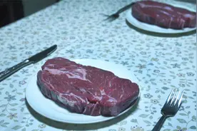 电影：母亲每天给女儿吃生米生肉，之所以如此，只因为她相信占卜视频封面