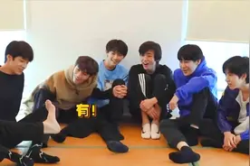 时代少年团《Xman脱袜子大赛》之 严浩翔紧抱刘耀文不放手