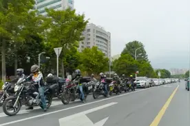 广东韶关小伙结婚，几十辆摩托车开道，后面豪车不断，场面好壮观视频封面