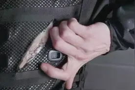 男子被怪异蜘蛛抓伤，开始痒起来，原来这是感染了恐怖病毒视频封面