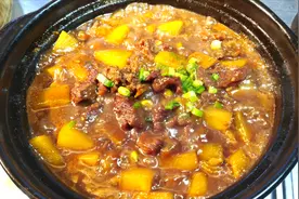 大厨教你广式“萝卜牛腩煲”的做法，香浓软烂，爱吃牛腩的要收藏