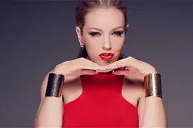 性感天后坦莉雅《Sólo Parecía Amor》MV，超级好听视频封面