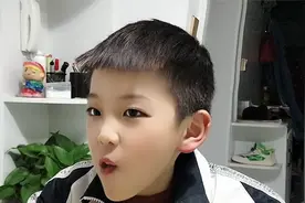 昌宝分析小芳工作，躺在床上休息还能挣钱，还能天天见面真不错