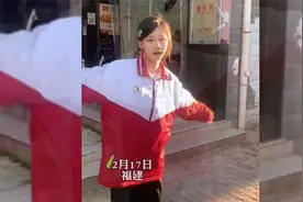 17岁高中女孩晒照，身穿校服，干净清纯，网友：真的很小说女主