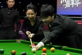 【姿态】姿态打台球给潘晓婷架杆，这姿势也太内个·了！视频封面