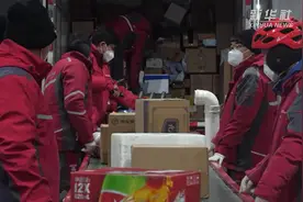北京疫情一线观察｜夜访北京快递点：运力在恢复 物流在提速视频封面