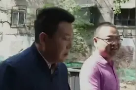 小区面临拆迁改造，大妈竟狮子大开口，索要4套房视频封面
