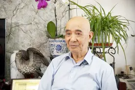 王贵：在艰苦的行军途中学习藏语文视频封面