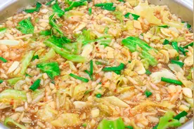 包菜不用炒不用炖，厨师长分享包菜腌制做法，香甜清脆开胃下饭