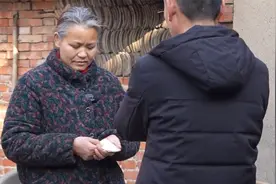 乡亲被接去城里享福，但老人还是舍不得农村老家，结局太有感触了视频封面