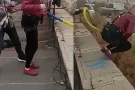 恐怖！国外一女子蹦极时绳索掉了 惨烈撞地又撞墙丧命视频封面