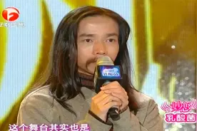 拾荒者符凡迪演唱《朋友别哭》纯粹歌声唱的实在太感人视频封面