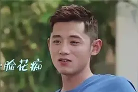 盘点刘诗雯有多美？颁奖现场走出女王范，张继科看得都被迷住了视频封面