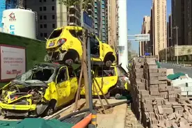 郑州10辆共享汽车被砸成铁饼“暴尸街头“，路边大爷直呼可惜视频封面