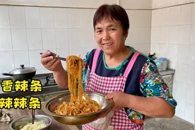 外孙女想吃辣条，天天奶奶在家做，香辣美味，好吃又实惠视频封面
