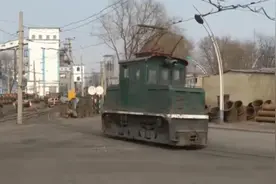 阜新煤矿曾经的窄轨电力机车运行影像（视频源自外网）视频封面