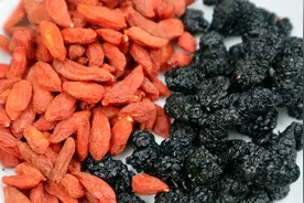 立秋以后，把枸杞和桑葚一起煮，做一次吃半个月，真是厉害了视频封面