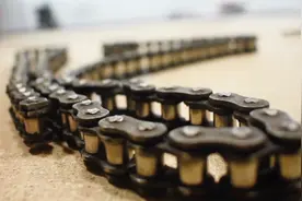 一种废旧自行车摩托车链条的用法