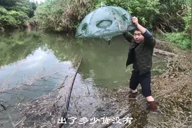 网上买了两种网红抓鱼神器，看哪网种抓鱼更多，这区别也太大了！视频封面