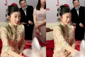 新郎接亲跪地致辞，一句“贱内”逗翻全场，新娘：你还挺有文化嘞