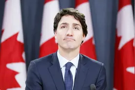 秘密录音曝光，加拿大总理形象扫地，有的头疼了！视频封面
