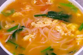 今天才知道鸡蛋面最简单好吃的做法，清单不油腻，比兰州牛肉面香