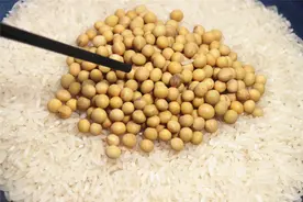 大米里加一把黄豆，我家大米不够吃了，一周吃5次孩子都嫌少