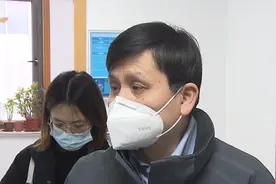 张文宏到访社区医院：这里条件很好，要抓住“黄金72小时”视频封面