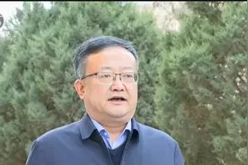民勤县委书记李万权：做大做强新能源及装备制造产业集群视频封面