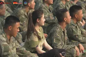 气势就得唱出来！快来感受军校学员拉歌火热现场视频封面