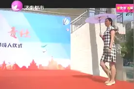 旗开得胜！高三女老师旗袍秀助威考生，采访时说着说着就哭了视频封面