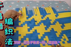 打包带编织手提蓝，千鸟格编织方法，编好的手提蓝真的好看又时尚视频封面