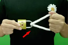 不剪开绳子，如何取出铁锁？高难度魔术！表演全程不挡住