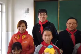 花老湿参加斗鱼公益下乡支教留守儿童