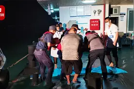 18岁跳江轻生女孩漂流近60公里获救 搜救者：堪称奇迹！视频封面