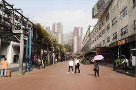 成都的东郊记忆，利用老厂房改建的视频封面