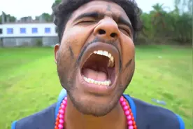 村里魔术大赛，男子为了赢，竟然喝橙汁变出完整的橙子，他能赢吗视频封面