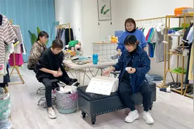 孕晚期，小羊特地买了一箱枇杷回来吃，店员们直接酸出了表情包