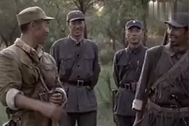 中国兄弟连：老兵和排长比枪法，为让战士多吃肉，比赛打活物！视频封面