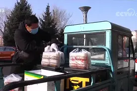 跑腿小哥每天为医护人员免费送餐200多份 一天6个小时奔波在路上视频封面