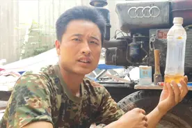 小伙找来95号汽油，把点燃的香烟丢进去，汽油能被点燃么视频封面