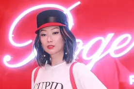 骨瘦如柴的郑秀文，年轻的时候原来这么漂亮视频封面