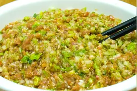 用白菜调馅要不要杀水？正确做法教会你，营养不流失，这味道绝了视频封面